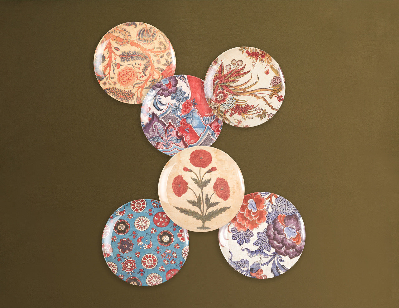Exquisite Set of Four Siren Song Poppy-themed Dinner Plates