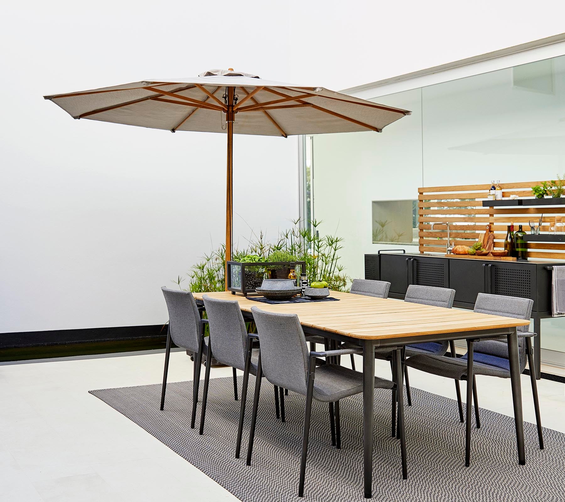 Cane-line Durable Classic Teak Parasol for Outdoor Spaces