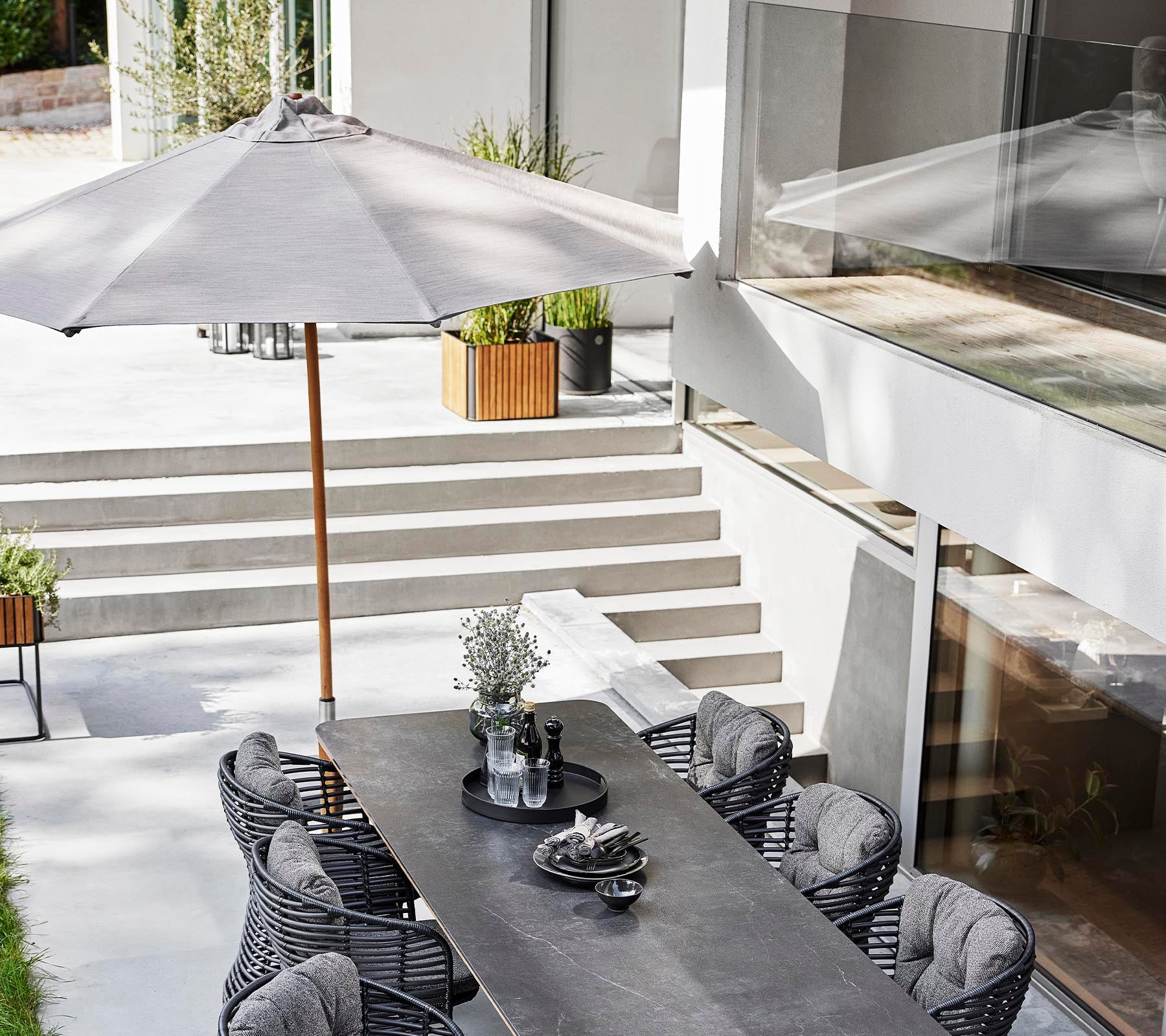 Cane-line Durable Classic Teak Parasol for Outdoor Spaces
