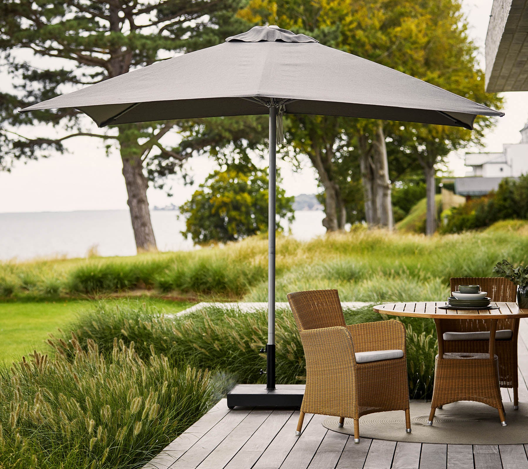 Cane-line Durable Solution-dyed Shadow Parasol for Outdoor Comfort