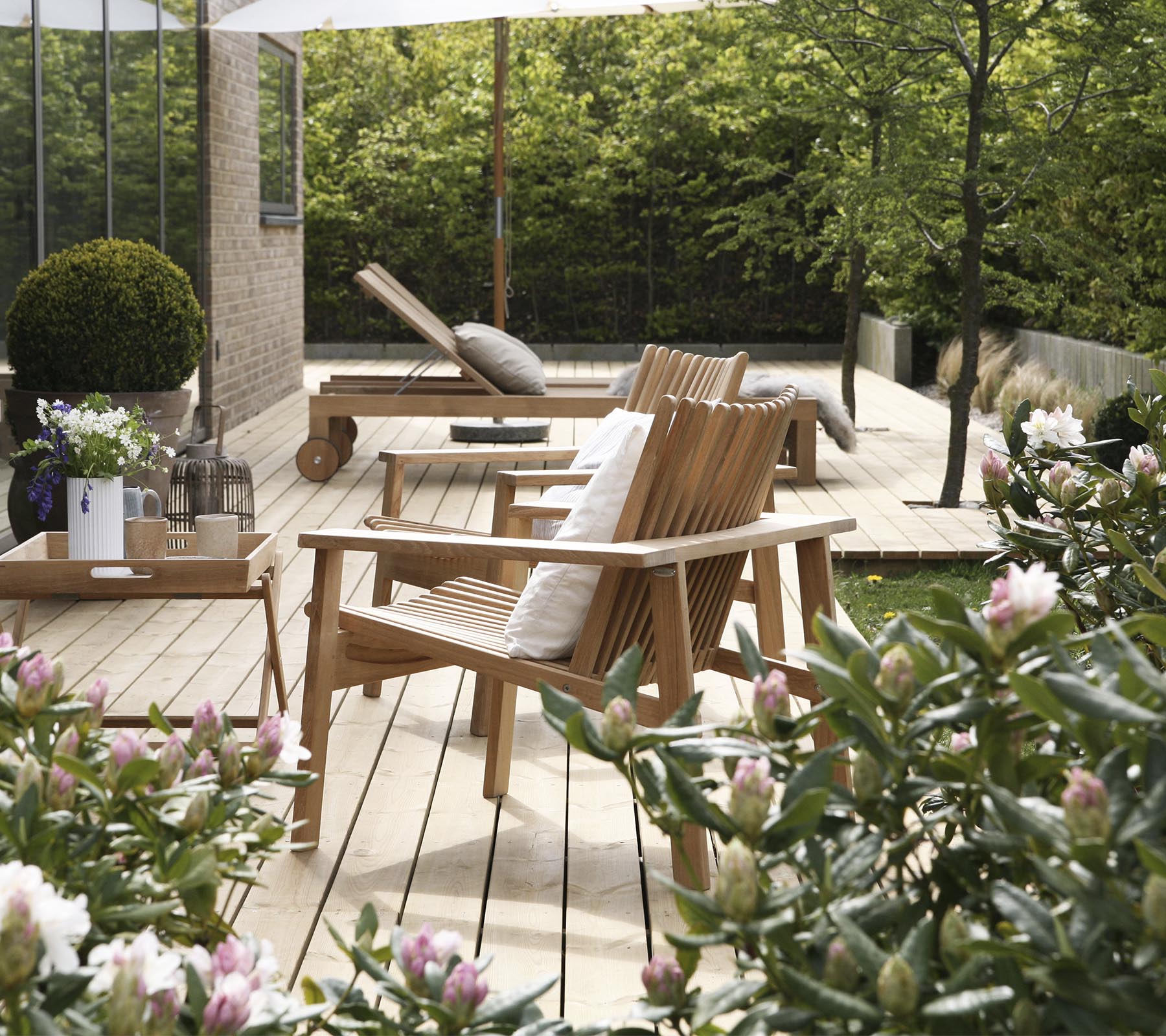 Cane-line Amaze Comfortable and Elegant Teak Lounge Chair