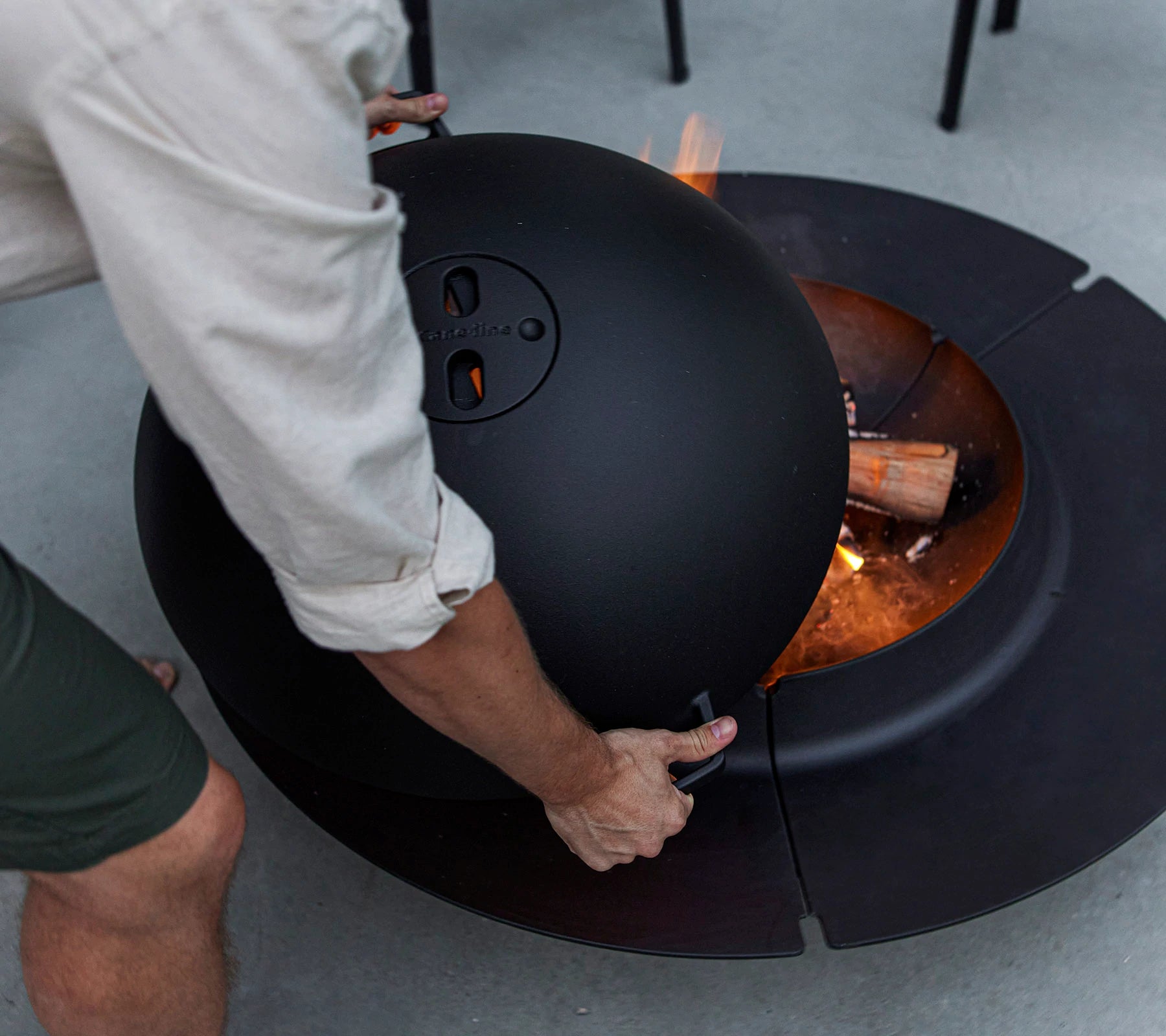 Cane-line Cast Iron Ember Lid and Spark Screen Cover for Fire Pit