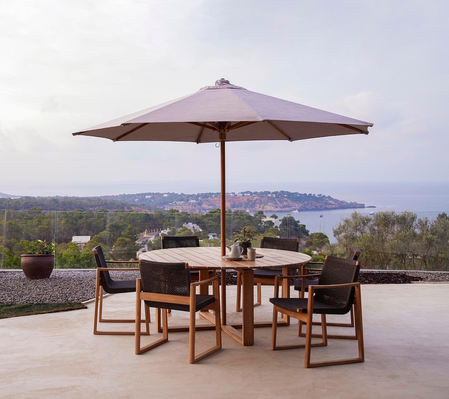 Cane-line Durable Classic Teak Parasol for Outdoor Spaces