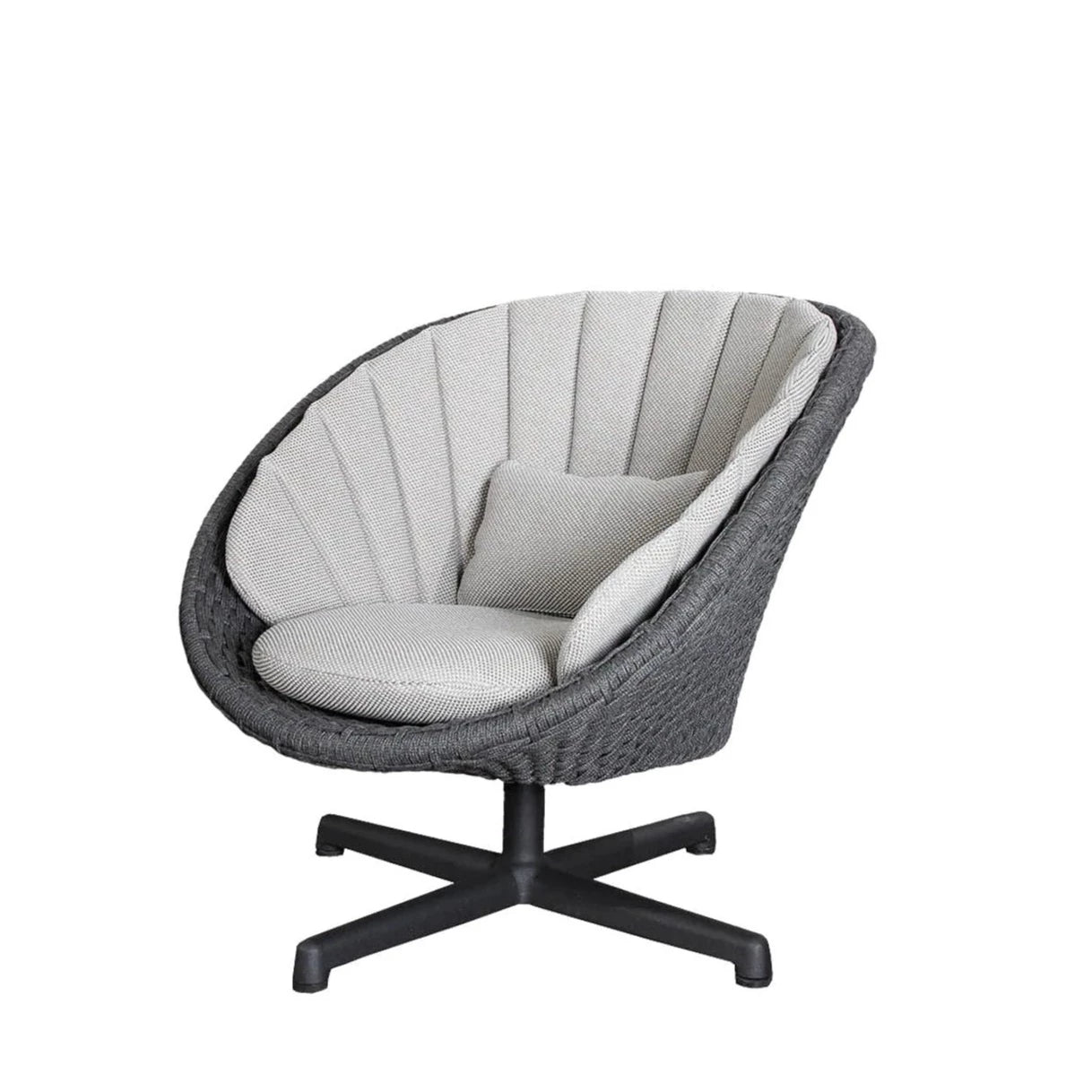 Cane-line Luxury Peacock Swivel Lounge Chair for Indoor and Outdoor Use