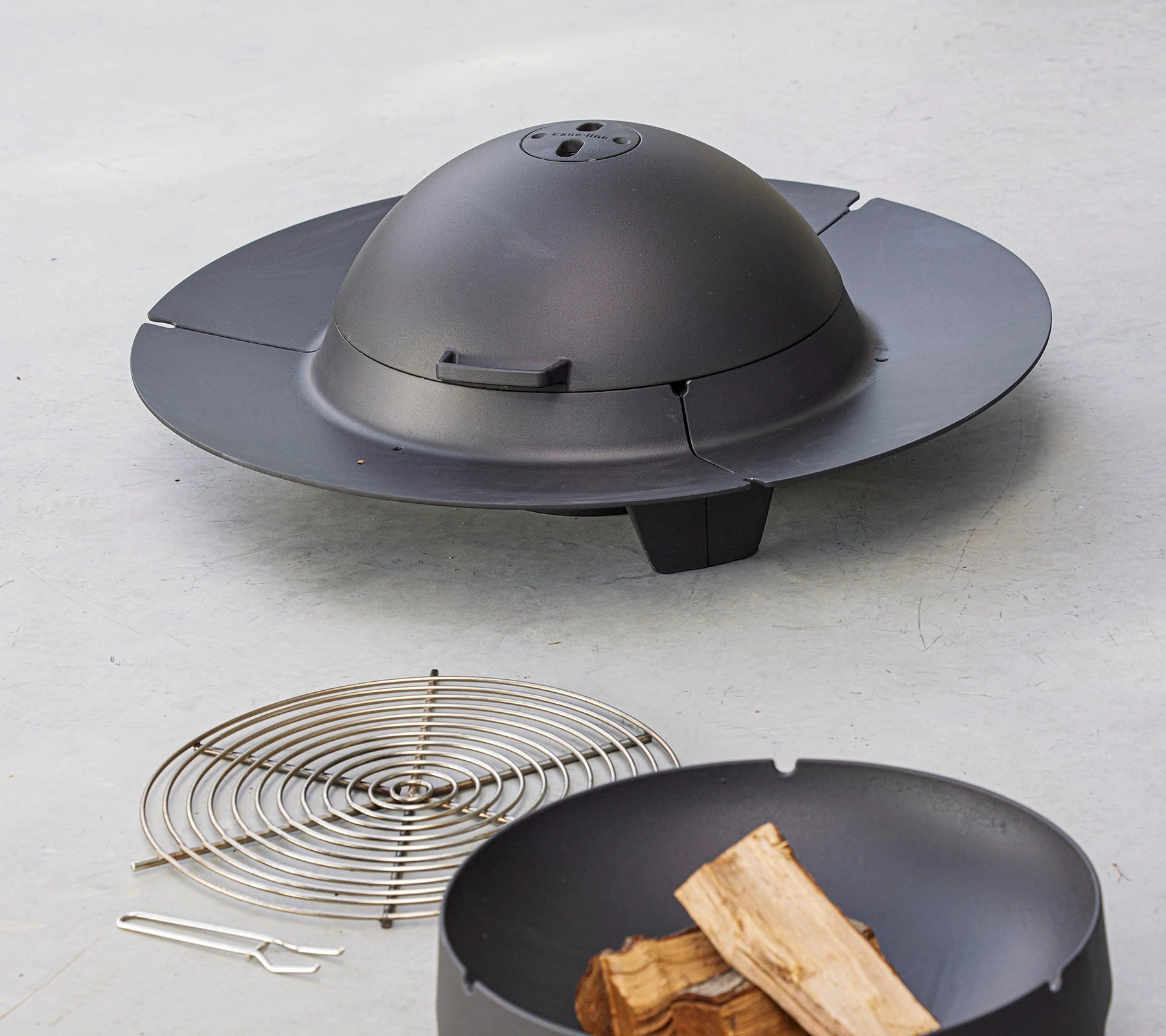 Cane-line Cast Iron Ember Lid and Spark Screen Cover for Fire Pit