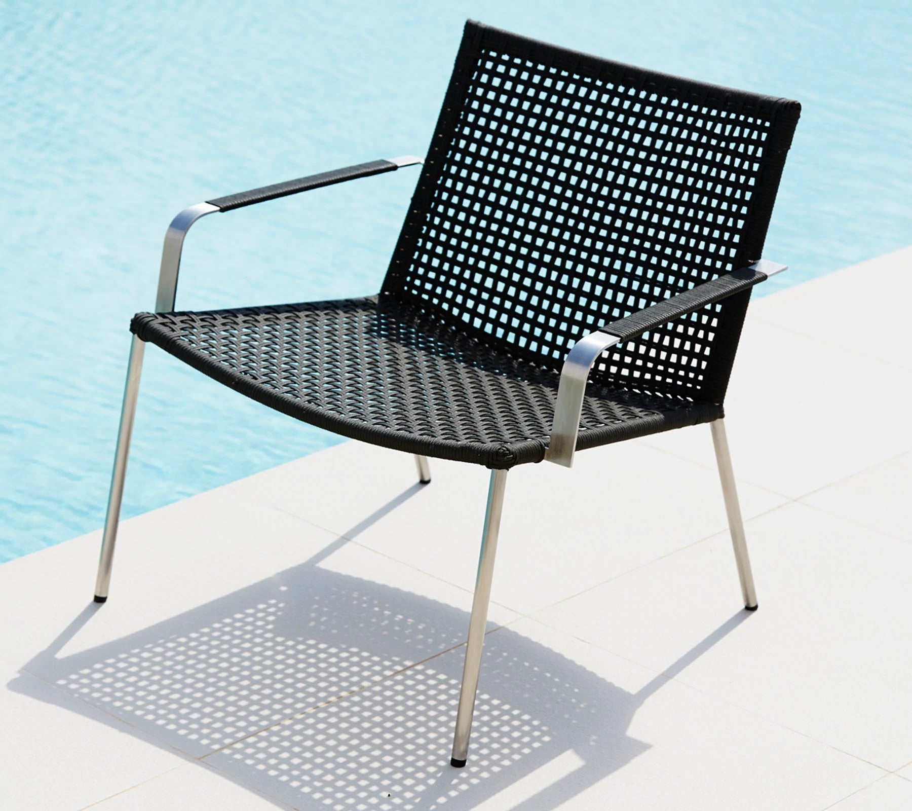Stackable Cane-line Straw Outdoor Lounge Chair for Comfortable Relaxation