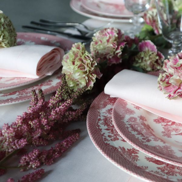 Huddleson Contemporary Luxury Italian Linen Table Runner for Elegant Dining