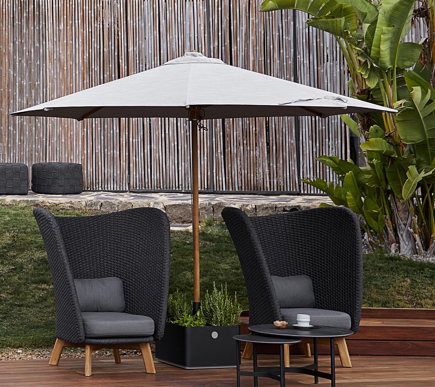Cane-line Durable Classic Teak Parasol for Outdoor Spaces