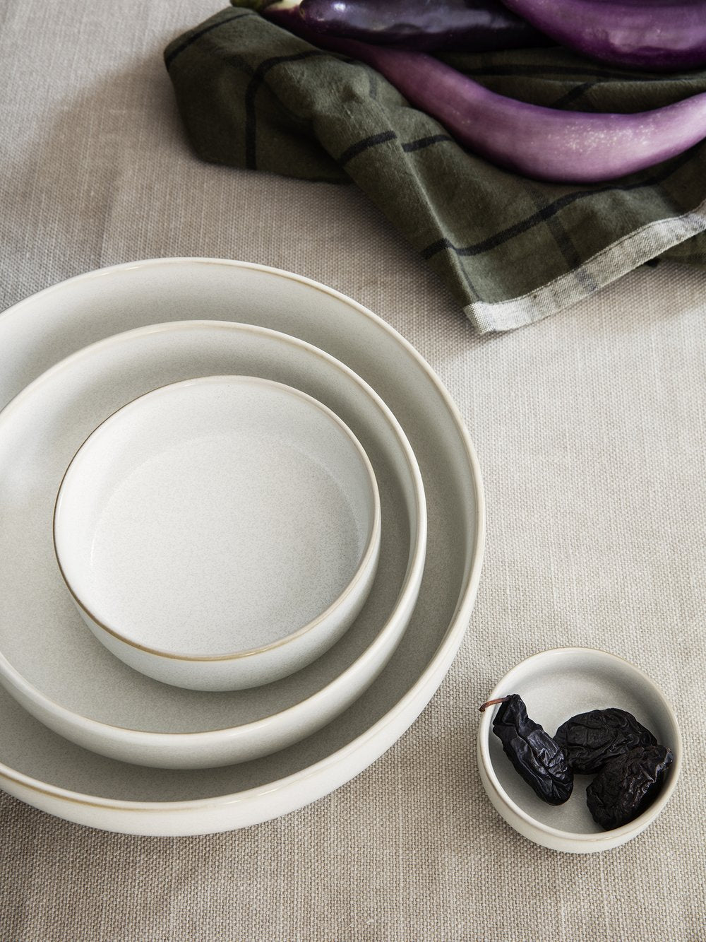 Medium-sized Ferm Living Sekki Bowl with Cream Glaze and Grey Speckles