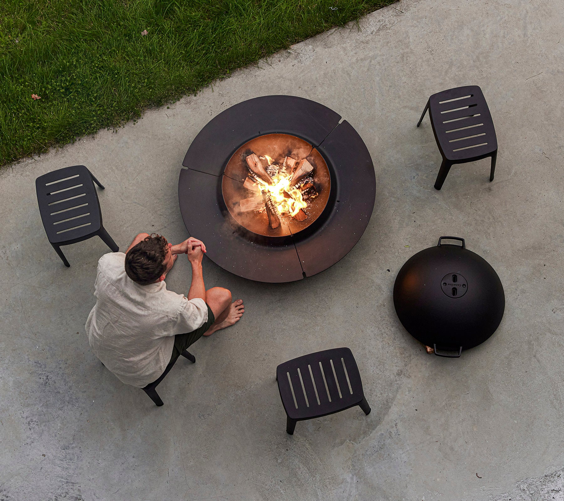 Cane-line Cast Iron Ember Lid and Spark Screen Cover for Fire Pit