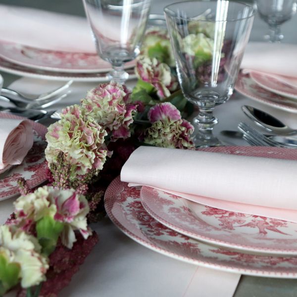 Huddleson Contemporary Luxury Italian Linen Table Runner for Elegant Dining
