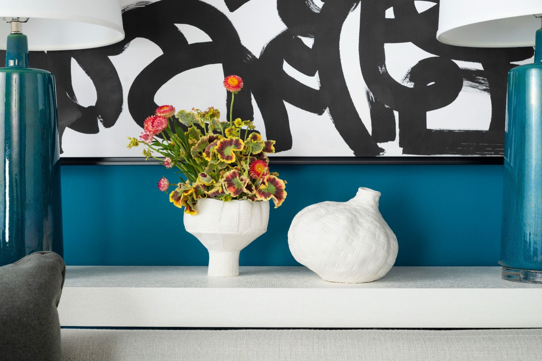Villa & House Decorative Tamarindo Porcelain Vase for Home Display
