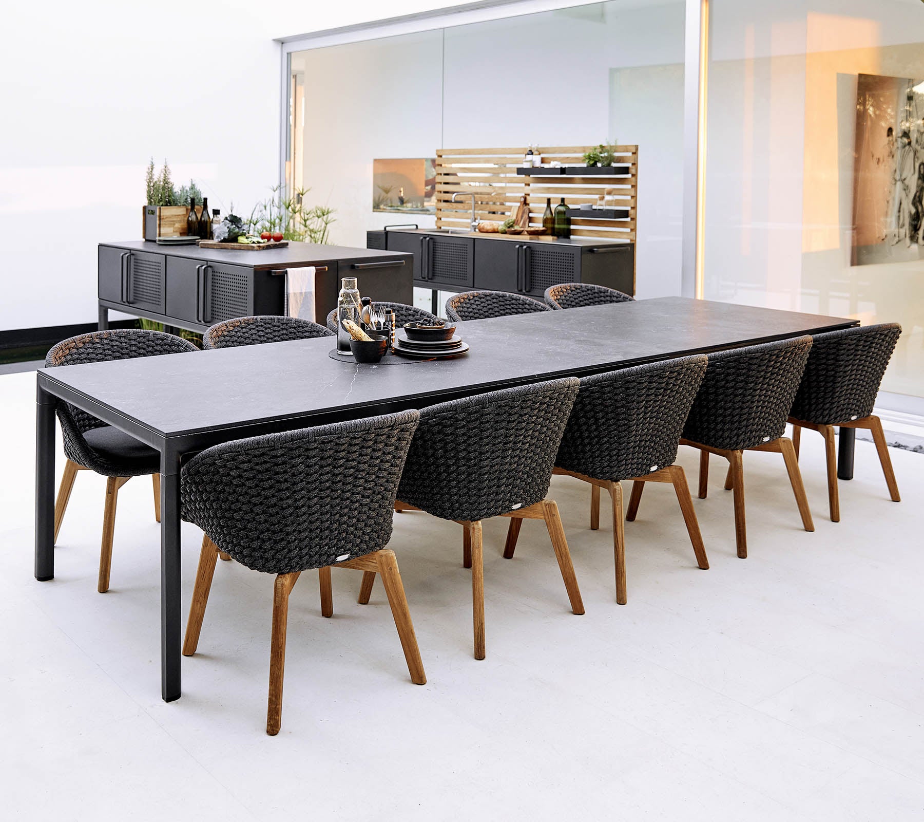 Cane-line Drop Extendable Dining Table with Modern Design