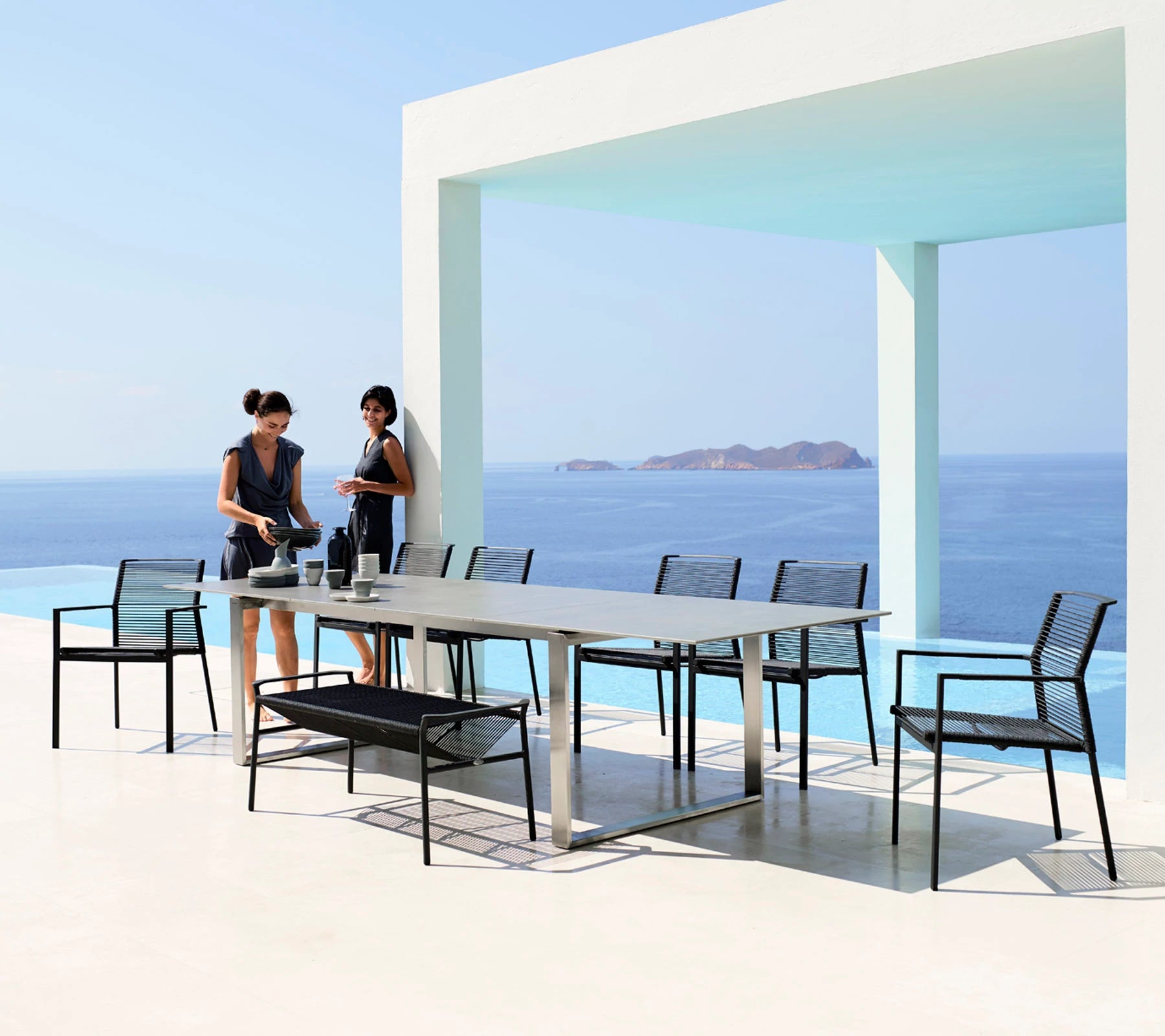 Cane-line Luxury Extendable Edge Outdoor Dining Table