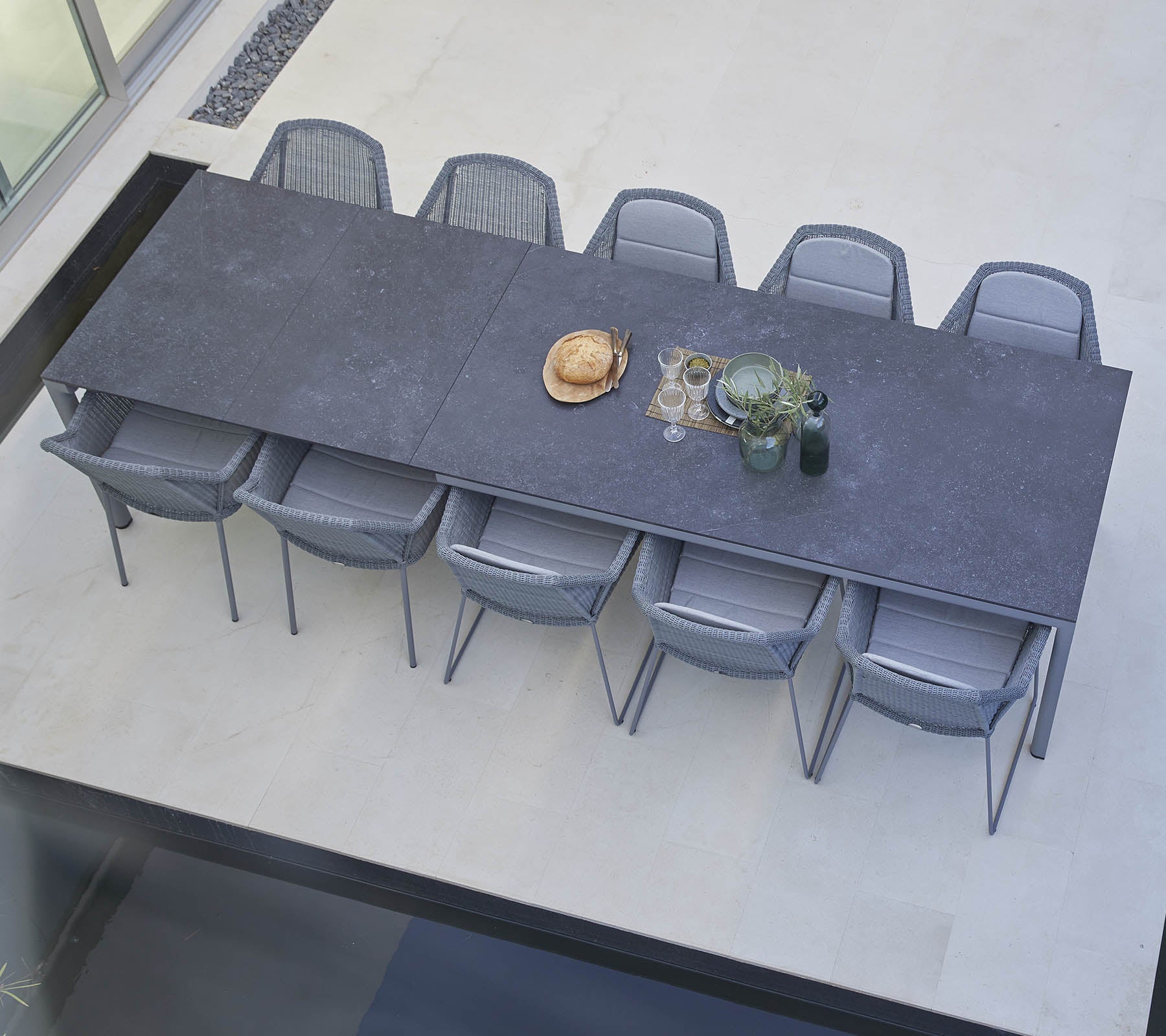 Cane-line Drop Extendable Dining Table with Modern Design